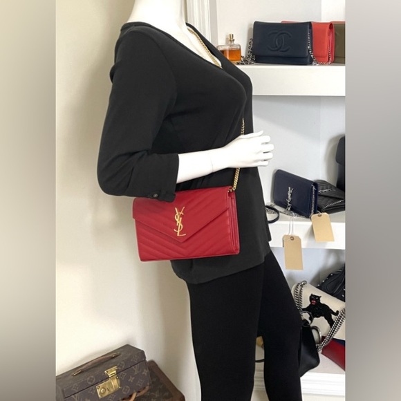 👑✅PRICE FIRM✅ Red Fashion Designer WOC Crossbody Bag. - Picture 12 of 17